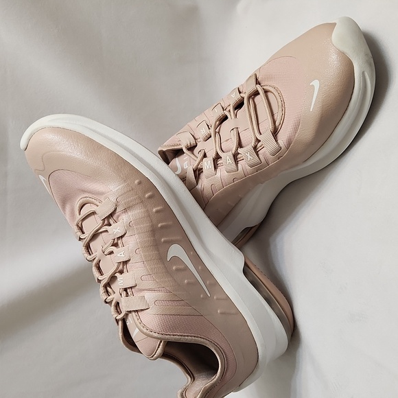 Nike Air Max Axis Running sneakers (womens size 8.5) - Picture 2 of 13